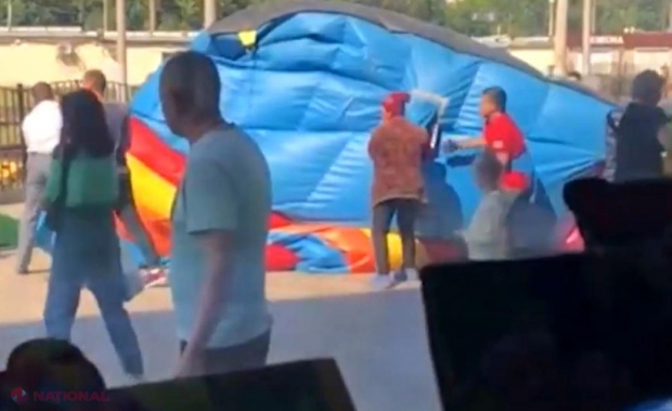 VIDEO // Două fetițe din Rusia sunt în stare gravă, după ce castelul gonflabil în care se jucau a explodat 