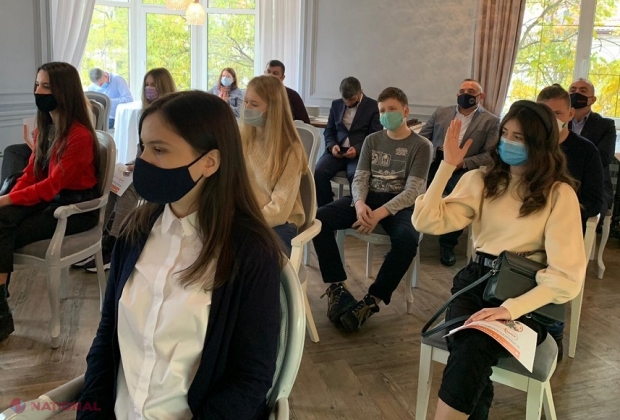 FOTO // Pandemia de COVID-19 afectează și elevii din R. Moldova: Cum au depășit provocările din ultimele luni tinerii de la Liceul „Orizont”