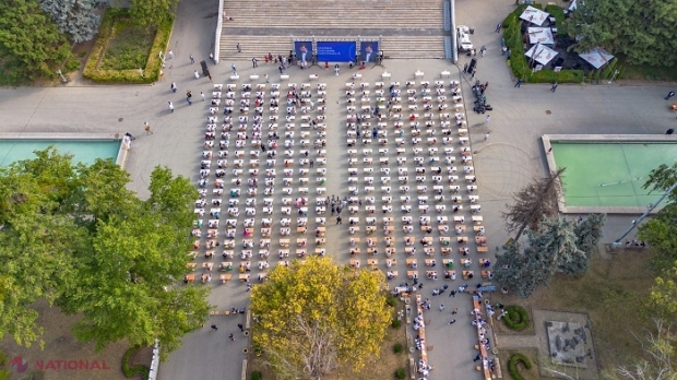 VIDEO // Cinci persoane au luat nota 10, iar 57 - nota 9! Premii pentru participanții care au obținut cele mai bune rezultate la Marea Dictare Națională, eveniment organizat în premieră de Ziua Limbii Române