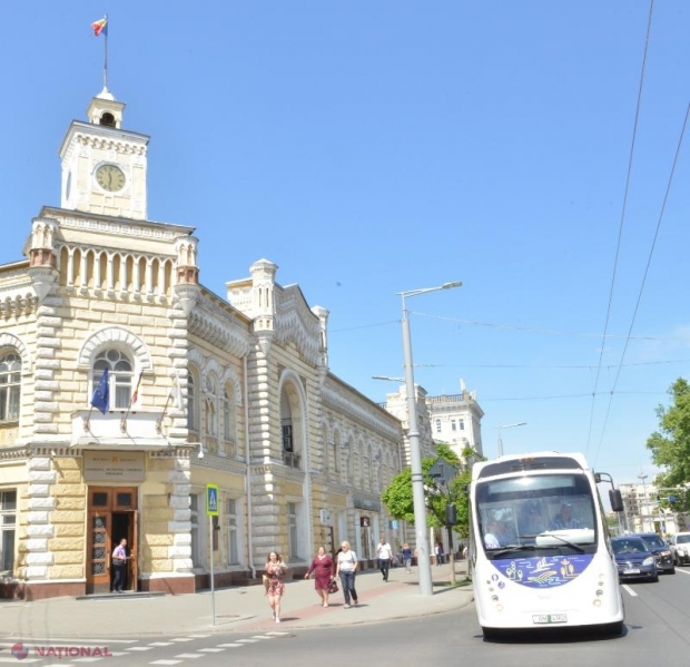 FOTO // Cum arată PRIMUL ELECTROBUZ, lansat pe o rută din Chișinău: Va circula doar o lună