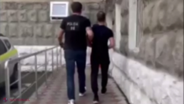 VIDEO // La 27 de ani, cu afacere de prestare a serviciilor sexuale: Un tânăr de 27 de ani care filma scene erotice și le plasa pe internet, reținut la Chișinău