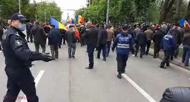VIDEO // VETERANII războiului de pe Nistru, din nou PROTESTE în centrul Chișinăului: Numeroși polițiști nu le permit să ajungă în fața Parlamentului: „Jos kuliok. Nu a făcut nimic în patru ani”