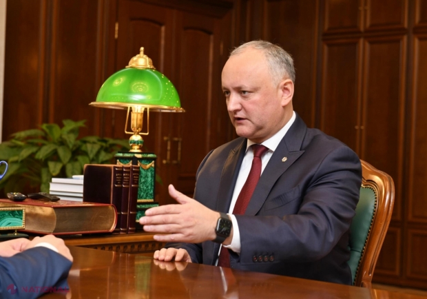 FOTO // Cu cine s-a întâlnit președintele Igor Dodon în momentul în care Parlamentul dezbatere moțiunea împotriva Guvernului Sandu