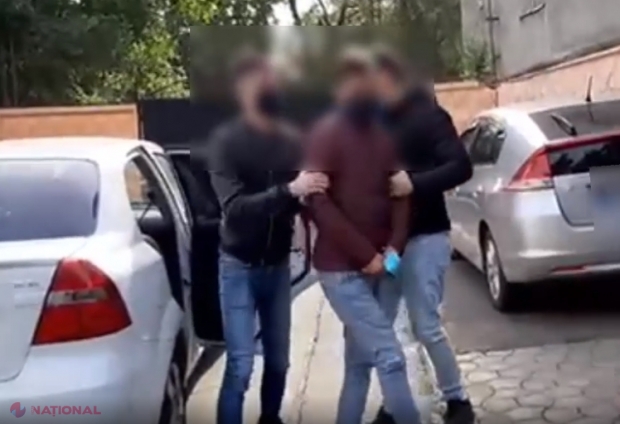Un tânăr din Chișinău, TÂLHĂRIT în timp ce mergea spre casă: Inițial, un ins a vrut să-i vândă un parfum, după care l-a prins și l-a amenințat să-i dea toți banii