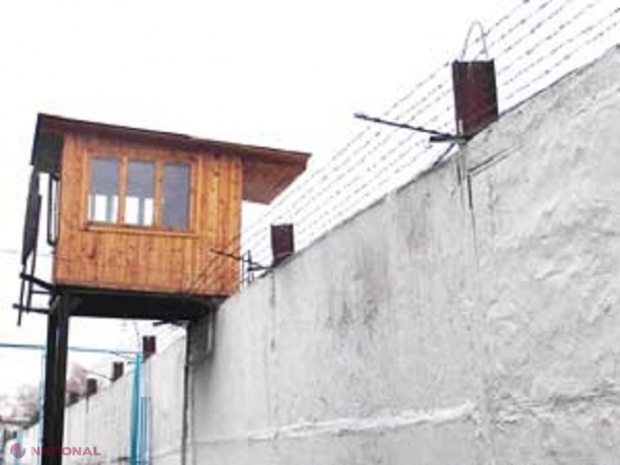 Un adolescent din nordul R. Moldova, care locuia doar cu bunicii, exploatat sexual de un bărbat divorțat