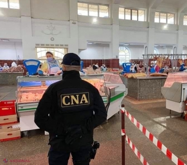 VIDEO // DESCINDERI la Piața Centrală: Certificate sanitar-veterinare, eliberate cu MITĂ pentru comercianții de CARNE, permițând vânzarea de produse periculoase pentru sănătate. Cinci funcționari și vânzători, REȚINUȚI