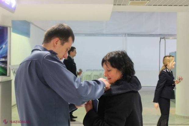 SURPRIZE pentru călători! Vameşii şi poliţiştii de frontieră au fost darnici: CE cadouri au oferit astăzi la trecerea graniţei