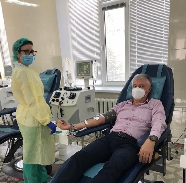 FOTO // Primul DEPUTAT din Parlamentul R. Moldova, care DONEAZĂ plasmă cu anticorpi pentru COVID-19: „Vă îndemn să donați plasmă și să ajutați medicii să salveze vieți!”