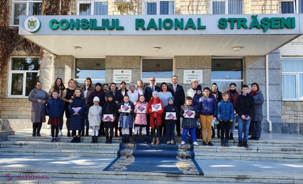 Guvernul României oferă peste 600 de tablete copiilor din familii vulnerabile de pe tot teritoriul R. Moldova: În ce raioane vor fi distribuite dispozitivele electronice