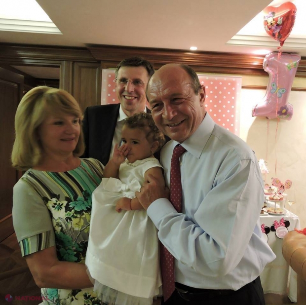 FOTO // Sărbătoare în familia Băsescu: Ce a ales Sofia Anais la tăierea moțului