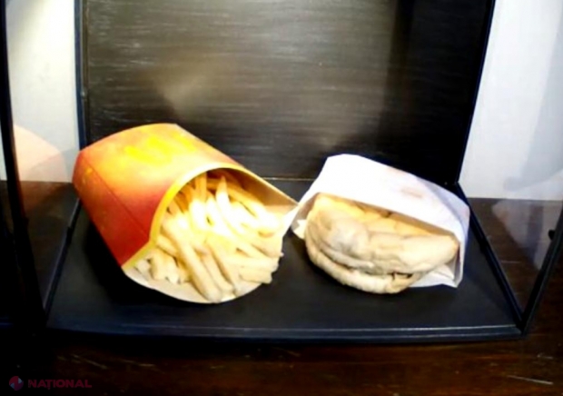 Cum arată un hamburger vechi de 10 ani. Un islandez a pus produse de la McDonald’s într-o vitrină și transmite live imagini cu acestea 