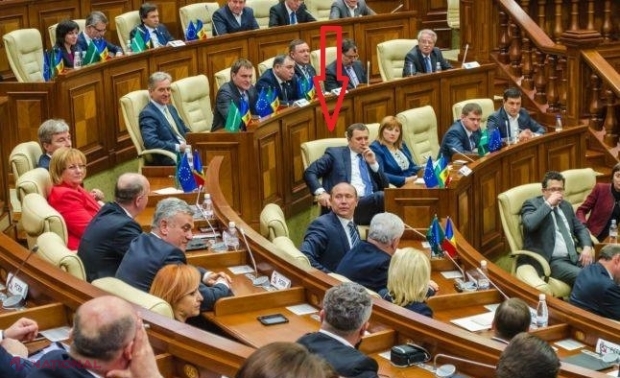 FOTO // Lidera PAS, Maia Sandu, va sta în Parlament pe fotoliul ocupat anterior de Vlad Filat