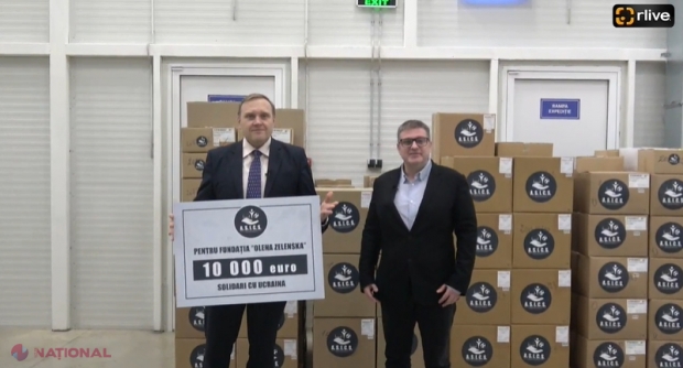 VIDEO // A.S.I.C.S. continuă să fie alături de poporul ucrainean. Asociația a transmis un nou lot de produse farmaceutice pentru SPITALELE din Ucraina. Ambasadorul Marco Șevcenco a primit și un cec de 10 000 de euro pentru Fundația „Olena Zelenska”
