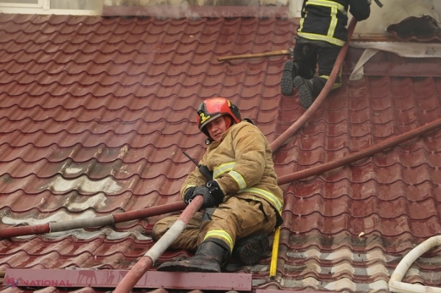 Incendiul din interiorul Filarmonicii a fost lichidat abia astăzi, la 22 de ore de la izbucnirea flăcărilor: 56 de salvatori lucrează și acum la fața locului