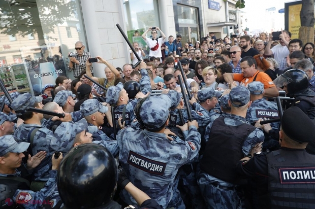 UE critică Rusia pentru cele peste 1 000 de arestări operate sâmbătă în timpul unei manifestații a opoziției: Aduc încă o dată o gravă atingere drepturilor fundamentale de exprimare şi de asociere