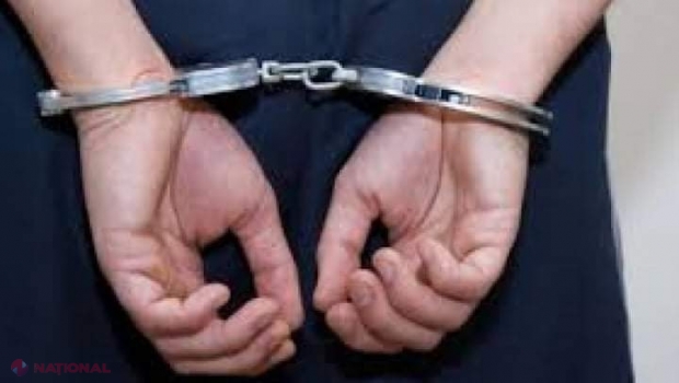 Polițist din Chișinău, prins în flagrant delict în timp ce vindea droguri