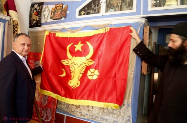 Cu acest drapel, domnitorul s-a „UMILIT” în fața regelui polonez: Răspunsul academicienilor la intenția președintelui Igor Dodon de a oferi statut de drapel de stat unuia dintre steagurile lui Ștefan cel Mare