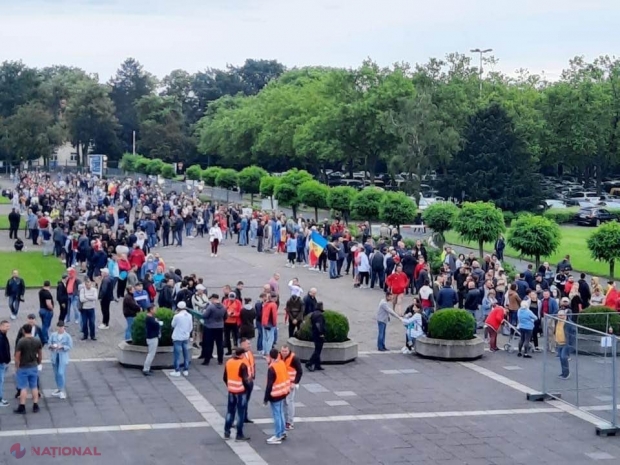 La mai multe secții de votare din DIASPORĂ ar putea să se EPUIZEZE buletinele de vot: Cele 11 secții de votare unde există RISCUL ca cetățenii aflați la coadă să nu apuce să voteze