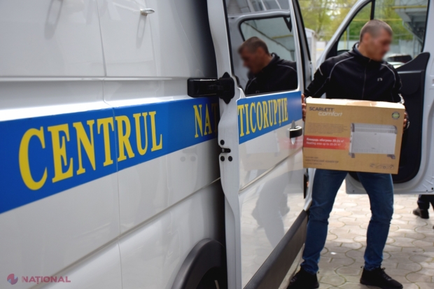 VIDEO // Procurorii prezintă DOVEZI cum FURAU unii angajați ai Primăriei Chișinău ajutoarele destinate refugiaților ucraineni. Aceștia au dus acasă electrocasnice, mobilier sau lenjerie de pat. Două persoane, REȚINUTE