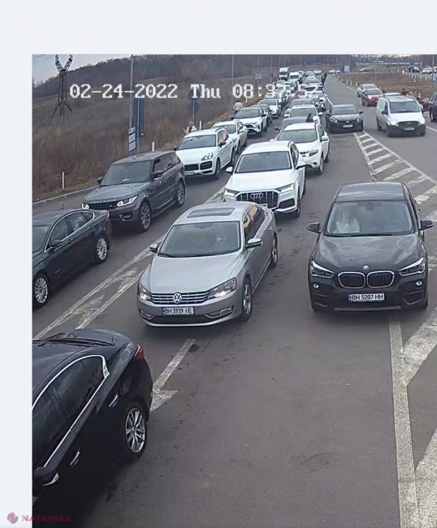 FOTO // Cozi imense la punctul de trecere Palanca-Maiaki-Udobnoe. Zeci de automobile, inclusiv cu plăcuțe de înmatriculare ucrainene, asteaptă să intre pe teritoriul R. Moldova