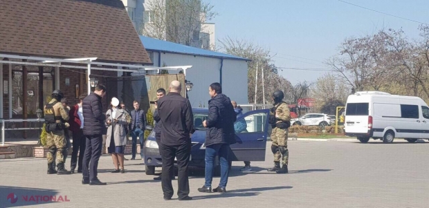MITĂ de 16 000 de euro pentru a primi în arendă un teren din Chișinău: Un bărbat, reținut în fața unui local de la Telecentru