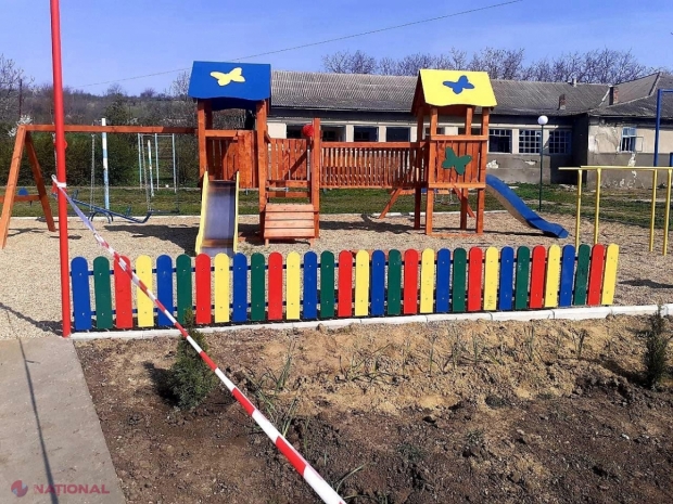 FOTO // Încă două terenuri de joacă au fost CONSTRUITE de echipa Partidului „ȘOR” în două localități din R. Moldova: „Vom construi și vom moderniza spații de joacă în peste o sută de localități rurale”