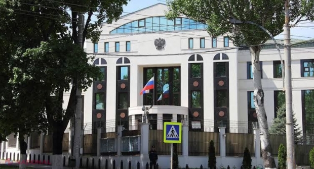 Ambasada Rusiei, despre decizia CC cu privire la limba rusă: „Insultele RADICALILOR la adresa conducerii țării noastre, a poporului Rusiei și a cetățenilor vorbitori de limbă rusă din R. Moldova este o BLASFEMIE și ceva nefiresc”