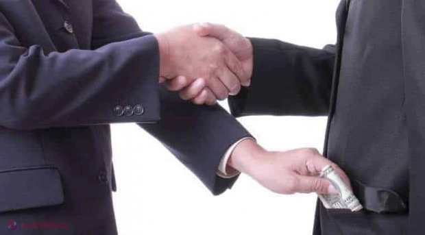 Magistratul de la Judecătoria Chișinău, reținut în FLAGRANT delict pentru luare de MITĂ, pe banca acuzaților. Judecătorul refuză să facă declarații