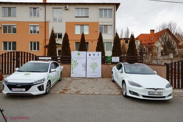 FOTO // Prima stație de încărcare a automobilelor electrice alimentată de la energia fotovoltaică, inaugurată la Chişinău