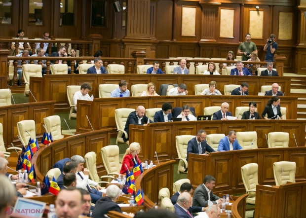 Parlamentul a aprobat rectificările la bugetul de stat: Democrații acuză guvernarea că a tăiat bani de la sănătate, dar a majorat sumele alocate pentru Președinție, deputați și structurile de forță