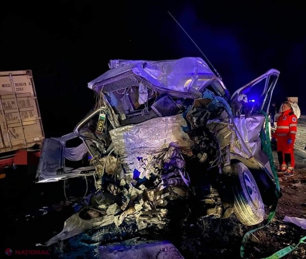 Accident cu MORŢI pe traseul Chișinău - Leuşeni: Băgaţi în mormânt de un şofer angajat într-o depăşire neregulamentară