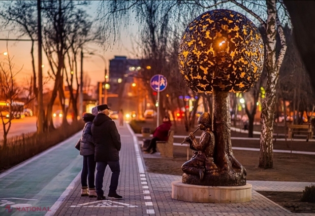 FOTO // Ciobanul din balada „Miorița”, pe strada Miorița din Chișinău