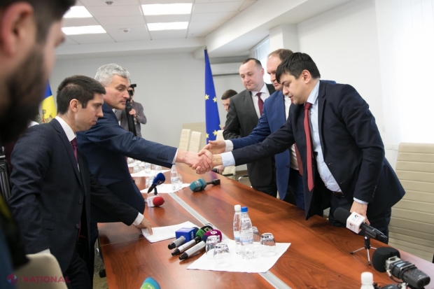 VIDEO // Grup de activiști CIVICI, adepți ai unei „alianțe de situație” dintre „ACUM” și PSRM: „Propunem să se renunțe la logica de tip AIE – partajări și FUNCȚII”