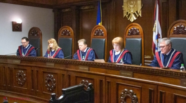 DOC // Curtea Constituțională a SUSPENDAT decizia majorității PSRM-ȘOR: „Domnica Manole rămâne PREȘEDINTA Curții Constituționale”