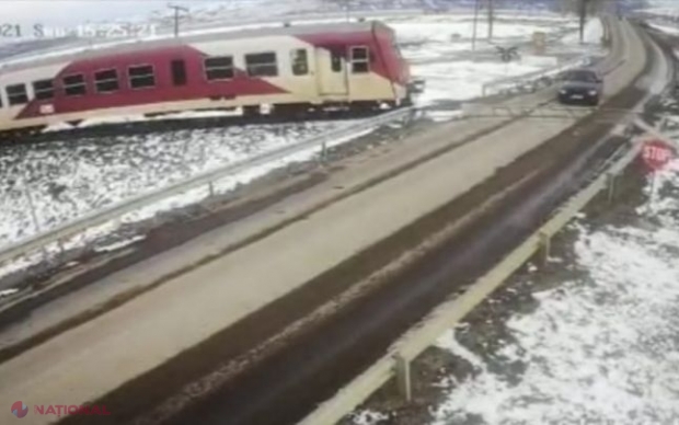 VIDEO +18 // Momentul în care un tren izbeşte un BMW în care se aflau doi tineri, de Ziua Îndrăgostiţilor. Tânărul și-a cumpărat mașina cu o zi înainte de producerea tragediei