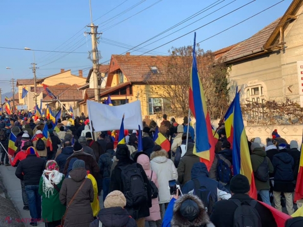 VIDEO // Marșul Unirii, la Alba Iulia, unde participă numeroși basarabeni, dar și concertul „Cântec de Mare Unire”
