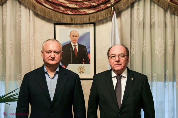 FOTO // Ce făcea DODON în momentul în care mai mulți DONATORI europeni și internaționali anunțau că oferă R. Moldova circa 700 de MILIOANE de euro. Socialistul a fost dus în fața PORTRETULUI lui Putin