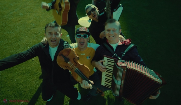 VIDEO // Zdob și Zdub & Frații Advahov, invitație inedită la meciul România - R. Moldova: „Hey ho! Let's go/ Fotbal și Rock'n'roll/ Pleacă trenul! Unde ești?/ Toată lumea, hai la meci!”