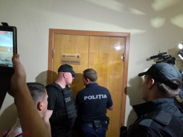 Secretarul CMC, doi consilieri municipali și șase agenți economici, REȚINUȚI. Chirtoacă e la CNA