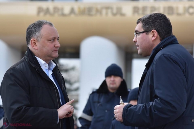 Reglare de CONTURI între Dodon și Usatîi, pe seama CRIZEI provocate de COVID – 19? Dodon: „Nu-i credeți pe tot felul de balaboli și ȘARLATANI. Biletul la cursele charter este de 200 de euro, dar ei îi vând cu 270 de euro”