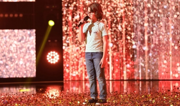 VIDEO // Povestea emoționantă a lui Filip Cioc, puștiul nevăzător care a obținut primul golden buzz la Românii au talent 2021