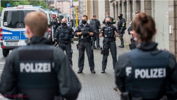 Atac la Berlin, la sediul cancelarului Angela Merkel. O mașină inscripționată cu mesaje a intrat intenționat în poartă