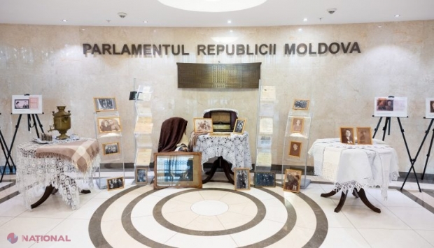 Expoziție dedicată celor 75 de ani de la cel mai mare val de deportări staliniste din Basarabia, găzduită la Parlament: Istorii de viață ale celor care au avut de suferit, inclusiv ale unei actuale deputate născute în Siberia