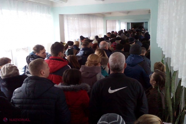FOTO // Secția de votare din Ustia, Dubăsari, ARHIPLINĂ. Svetlana Corobceanu: „Oameni plătiți, aduși în mod organizat, votează pentru unirea cu Rusia” 
