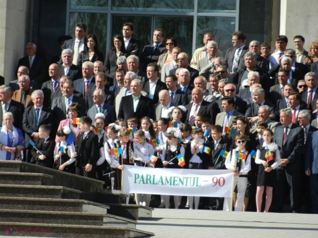 APELUL deputaților din primul Parlament privind evenimentul lui Dodon: „Nu vă obosiți, oameni buni, STAȚI acasă”