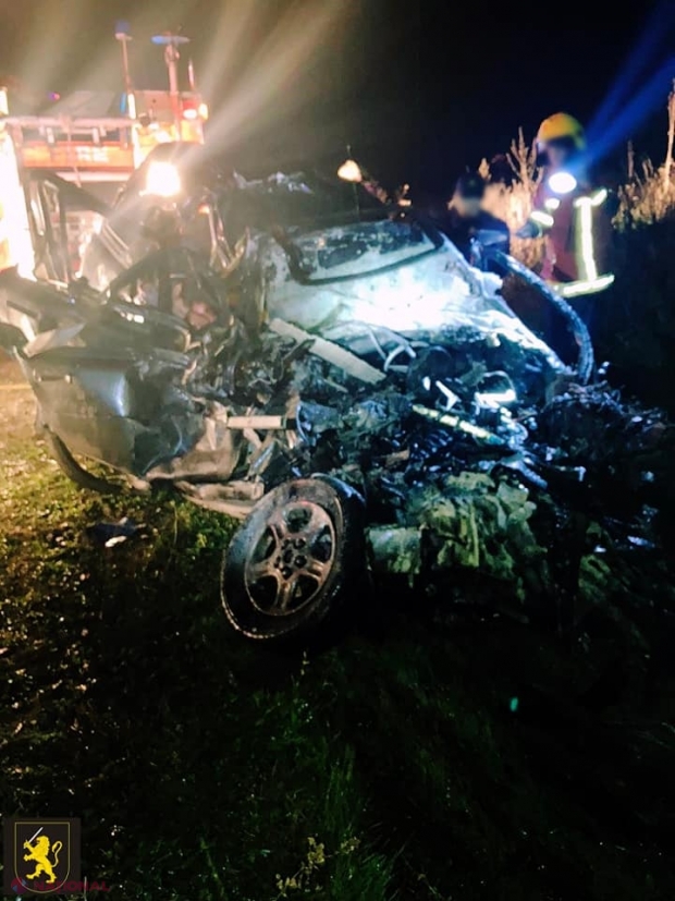 FOTO // Trei persoane au DECEDAT în urma unui accident pe traseul Orhei – Călărași. Un automobil a fost făcut zob, după ce a intrat frontal într-un TIR. A fost nevoie de intervenția echipei de descarcerare pentru a scoate cadavrele dintre fiare