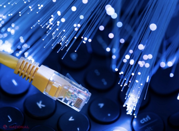 RAPORT // Numărul abonaților la serviciile de internet fix prin fibră optică și cel al serviciilor de televiziune contra plată, în creștere în 2024