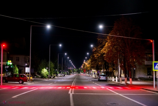 FOTO // Datorită unui proiect al lui Ilan Șor, străzile principale din Orhei au treceri de pietoni iluminate cu reflectoare roșii: „Orhei a devenit o localitate și mai sigură pentru pietoni”