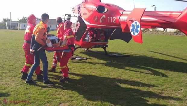 FOTO // Încă un elicopter SMURD de la Galați a trecut Prutul să salveze viața unei persoane din R. Moldova: Un tânăr cu arsuri grave a fost adus de la Taraclia de la Chișinău