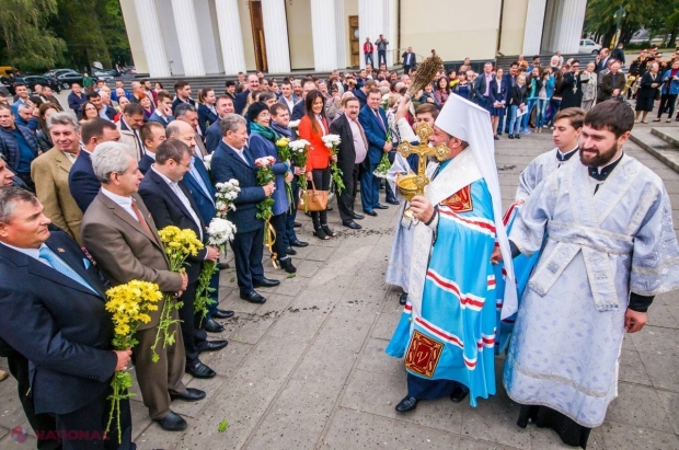 FOTO // Mihai Ghimpu, la reinstalarea monumentului lui Alexei Mateevici, Simion Murafa și Andrei Hodorogea: „Să învățăm a ne cinsti eroii”